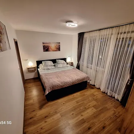 Petek Apartment *